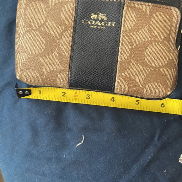 Coach wristlet - Picture 3 of 4